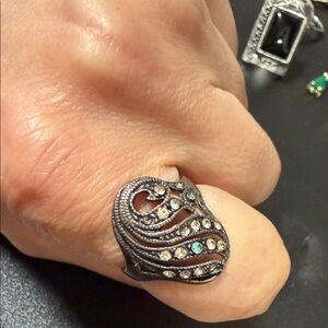 Antique-Style Black Crystal Wave Ring - Black